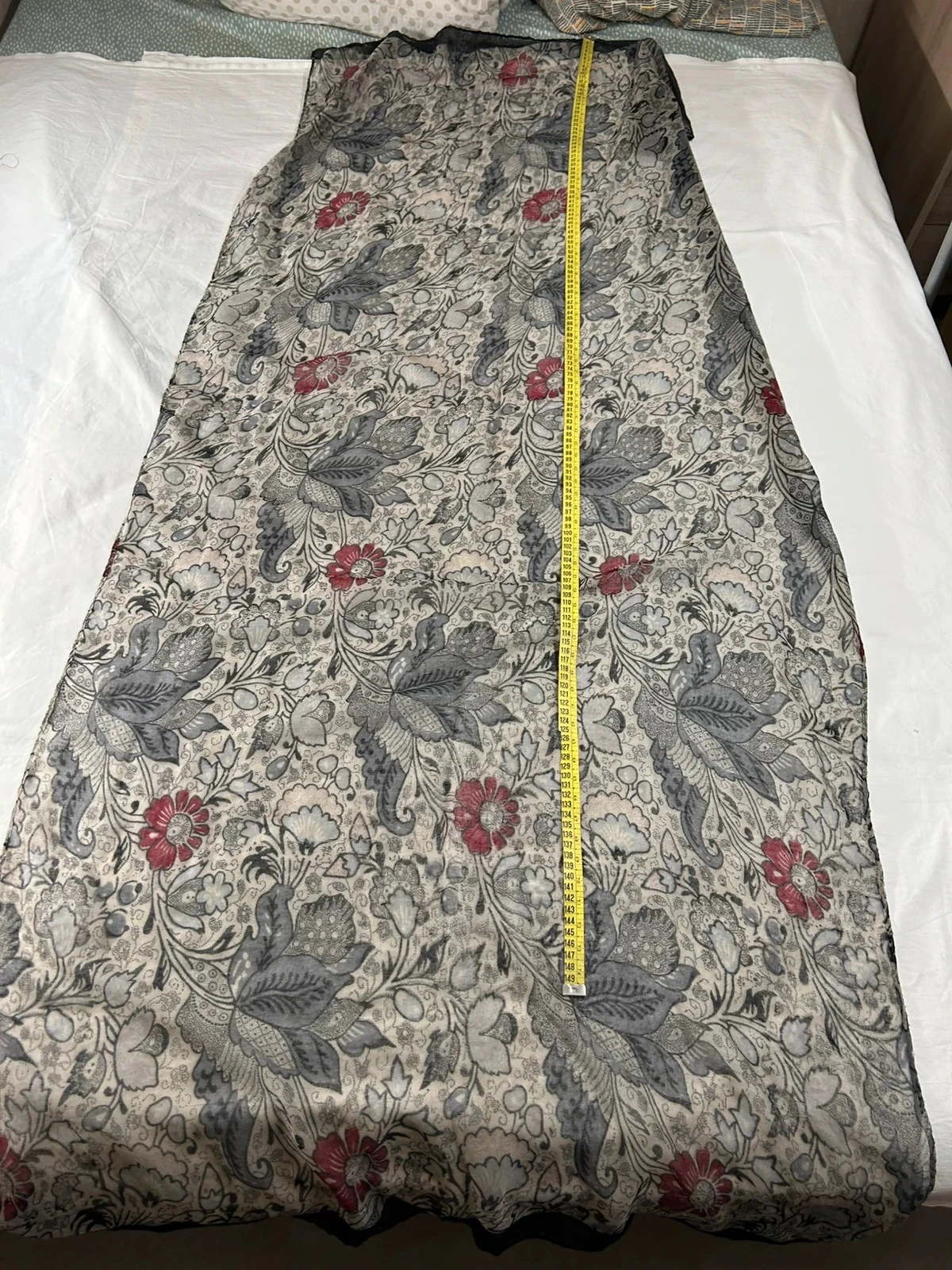 Écharpe noir gris à motifs vintage
